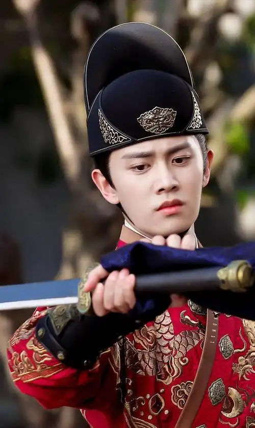 表情木讷台词软绵生硬这一次任嘉伦的古装滤镜失灵了