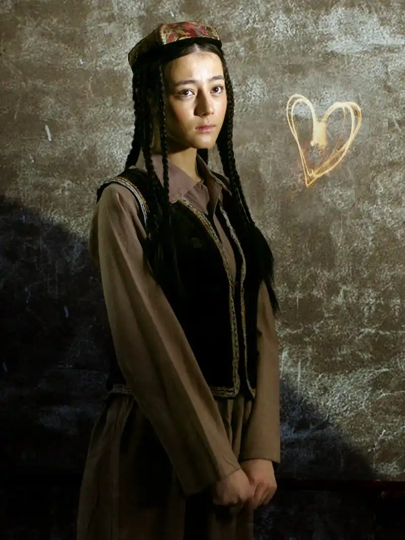 迪丽热巴出道前后对比图