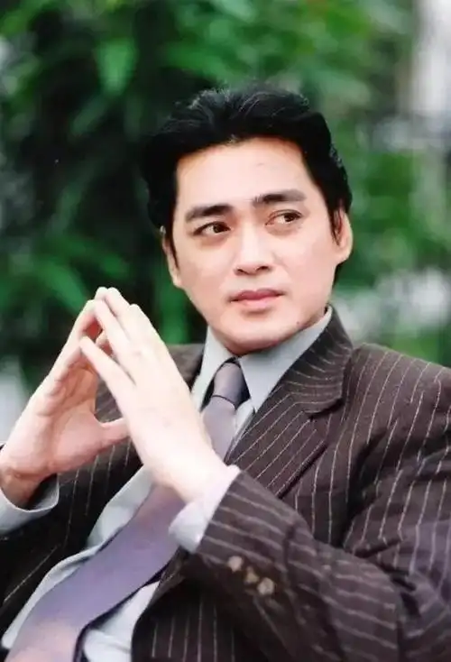 演员汤镇宗年轻时候的图片汤镇宗年轻的时候很帅