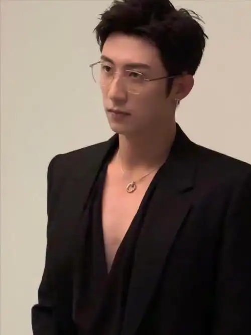 黄景瑜怎么可以帅成这样啊!