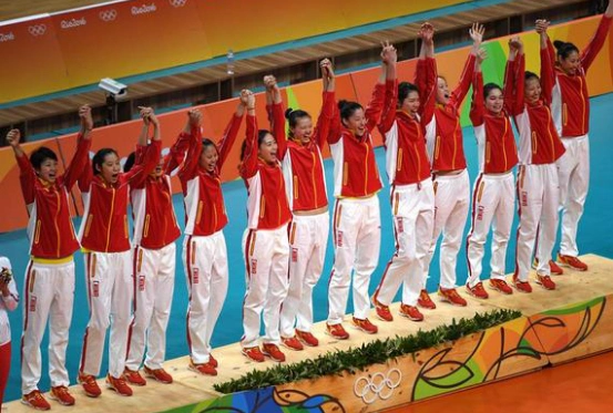 新日:以拼搏成就伟大致"女排精神",郎平新女排队员名单,2015郎平新一