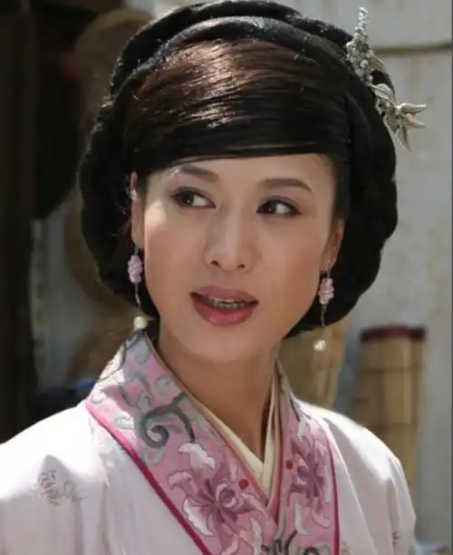 扈三娘扮演者54岁扈三娘郑爽近照曝光