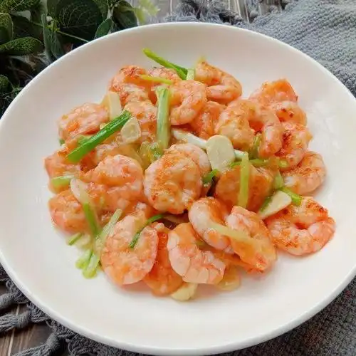 葱爆虾仁,虾仁鲜美q弹,做法简单