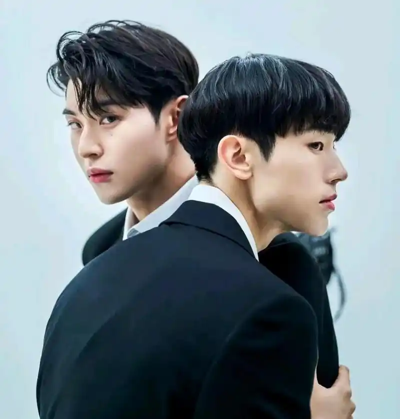 两个男人合照真好看!#帅哥# #腹肌# #模特