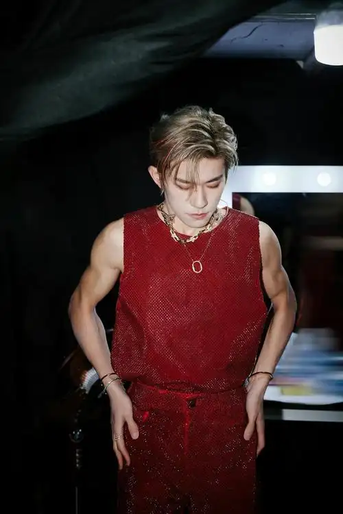 想要易烊千玺的帅照