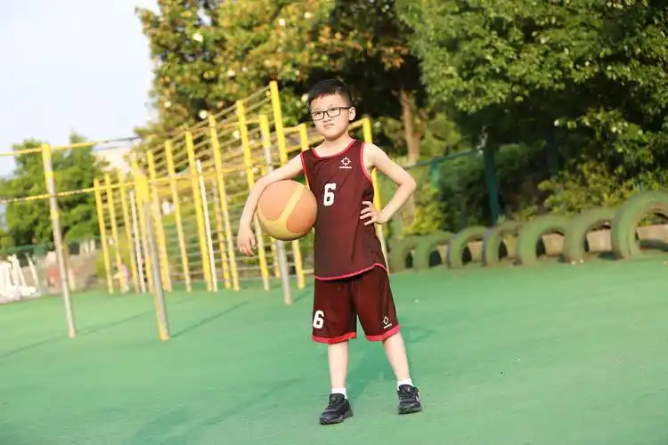 8岁的高登 忧郁小男孩