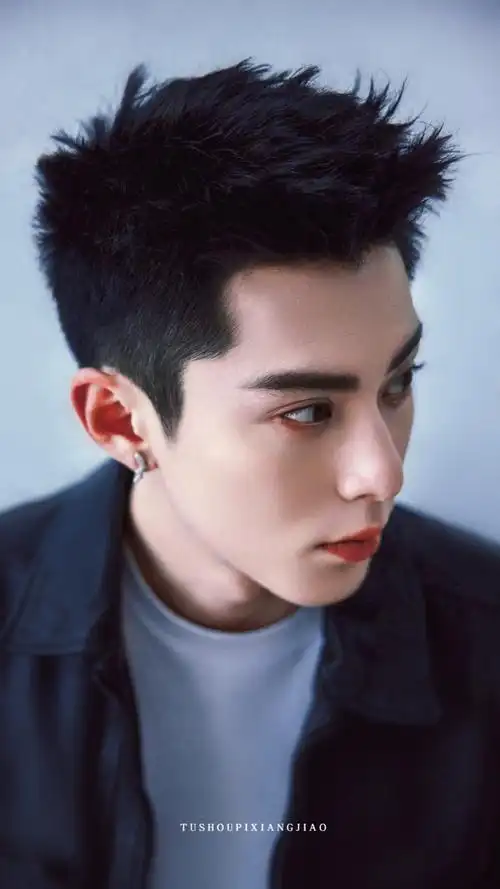 #王鹤棣寸头皮衣造型##王鹤棣奥利奥品牌代言人#