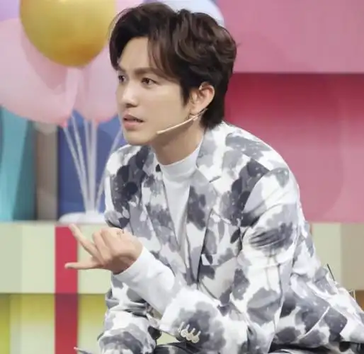 关晓彤钟汉良跳舞华晨宇钟汉良关晓彤热舞