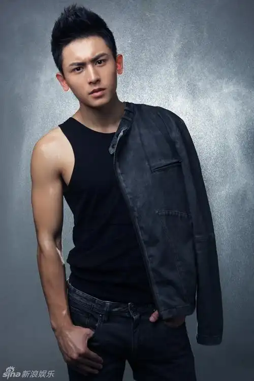 组图:张哲瀚写真鬼马可爱又刚毅帅气