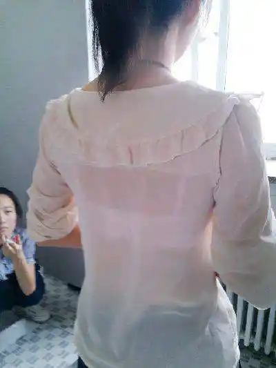 半透明校服引尴尬内衣若隐若现日本的那才叫透明