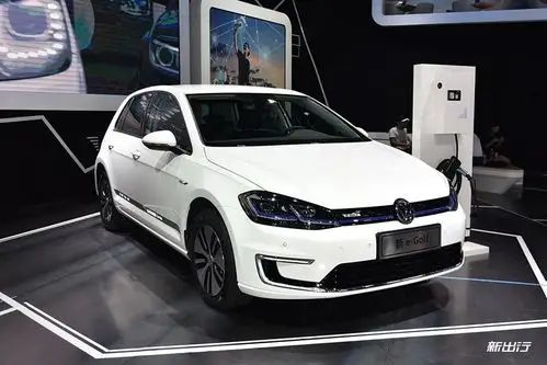 而转到新能源领域时,高尔夫也有推出 gte 插电式混动版车型,这款车