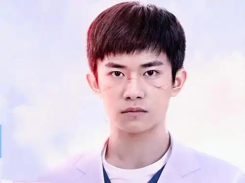 易烊千玺的新电影《中国医生》近期正式上映了.