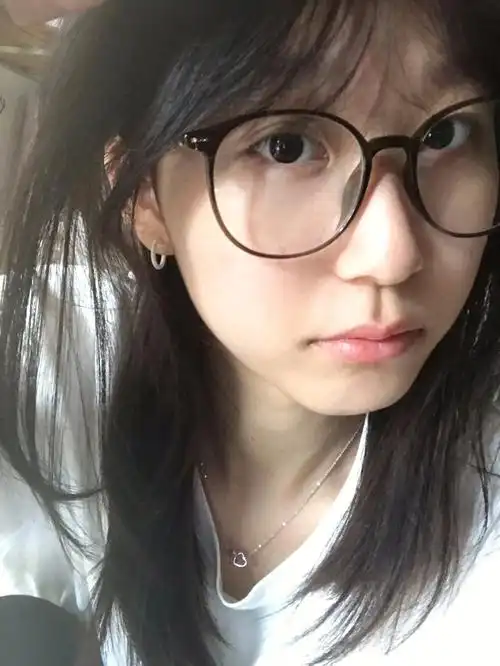 女大学生素颜神器眼镜