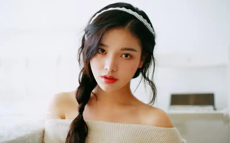 文艺小清新美女性感写真图片桌面壁纸