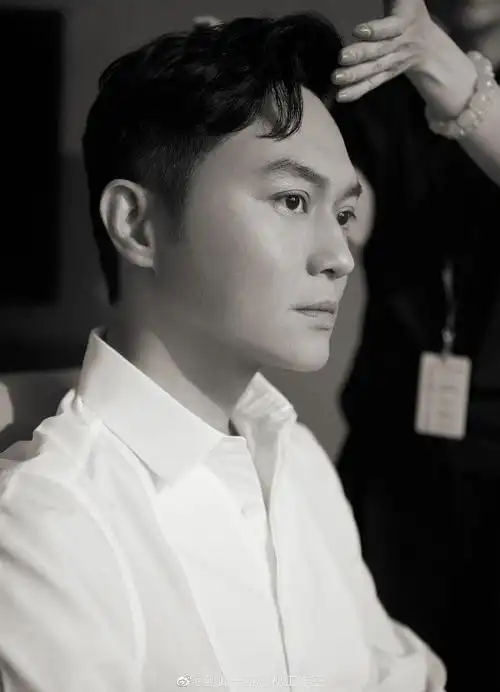 进来看帅哥大头照降低首页吵架emo浓度up一下有新图