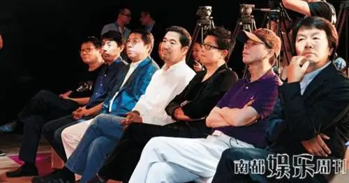 刘震云(右一),冯小刚,王中军,张国立等出席了签约仪式.