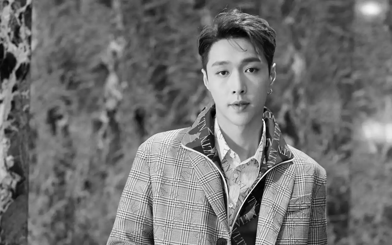 张艺兴黑白风帅气写真图片壁纸