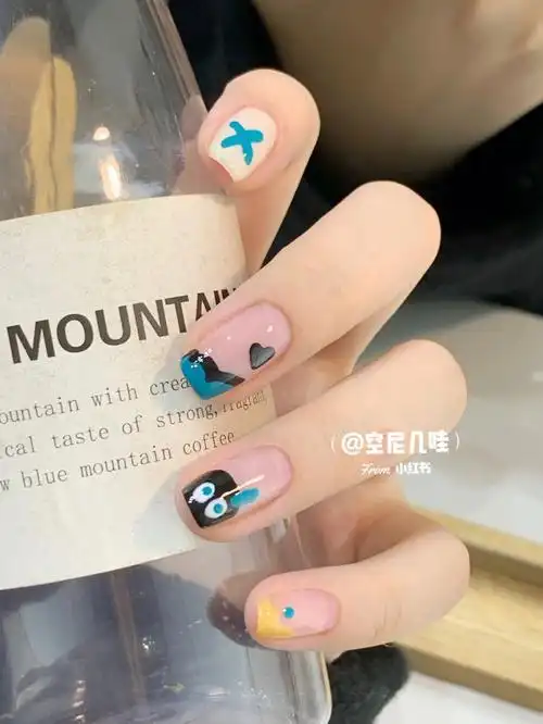 小学生风格童趣涂鸦手绘短指甲