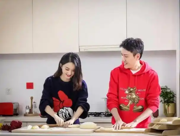 何炅老婆真的是王菁吗?