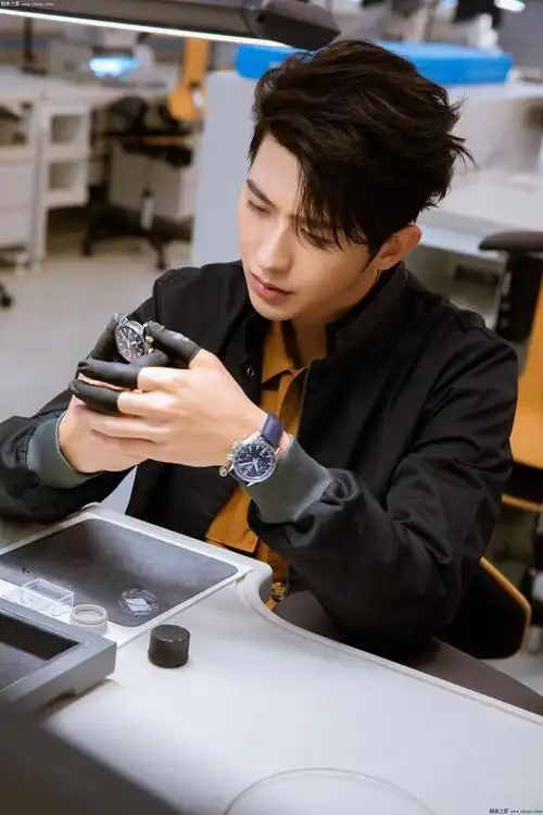 tag heuer泰格豪雅品牌代言人蔡徐坤 探访泰格豪雅总部制表厂与博物馆