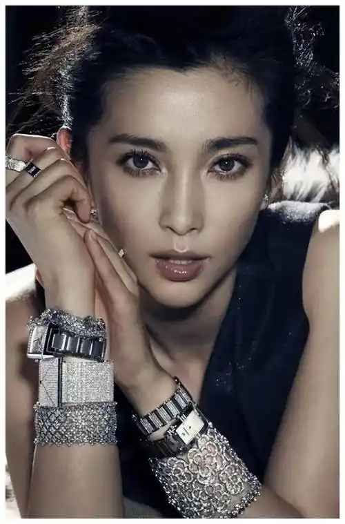 李冰冰50岁,探索令人惊叹的新道路!,悄然转型,再绽光彩.