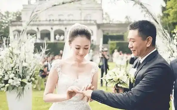 李小冉旧照被赞尤物!