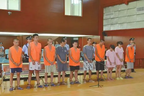 增强群众自觉抵制毒品的意识,当天上午,海城区法院集中宣判10起涉毒