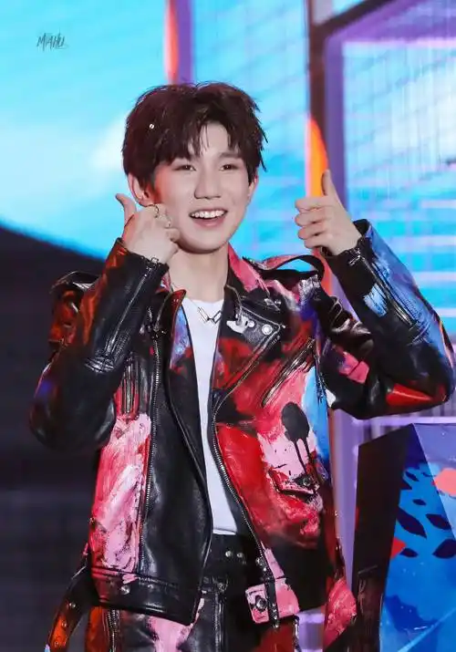 王源头像被盗,为韩国证件照做了特效_王源很_模板_豆豆