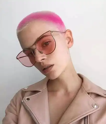 分享一枚高冷酷炫的平头妹纸