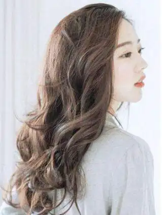 女生大卷螺旋烫发型图片