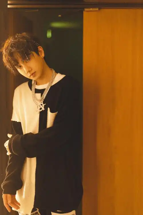 简介:汪苏泷时尚简约写真图片,分享一组汪苏泷图片给大家,图中的明星