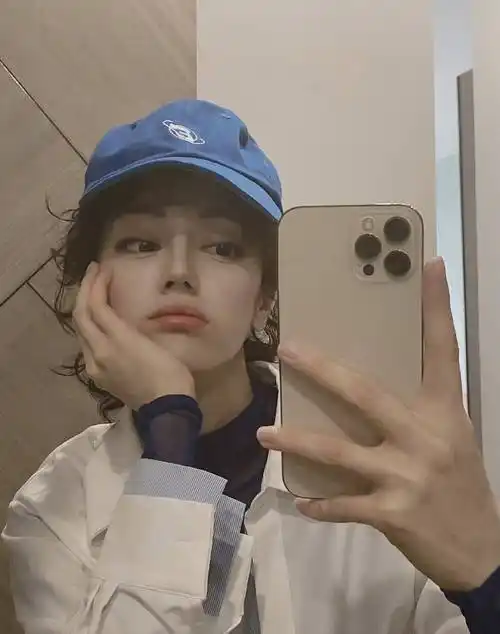 同样是自拍照迪丽热巴杨紫撞姿势鞠婧祎太卷了