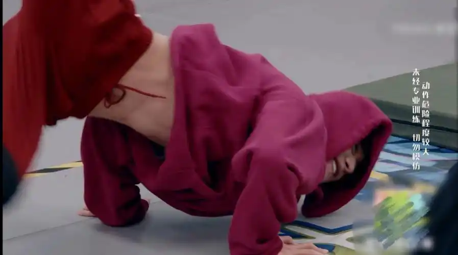 人间理想易烊千玺94昨天重新看了街舞里的千玺92看看千玺的腹肌吧