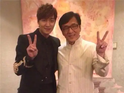 明星合影内斗凶 气场比拼决高下