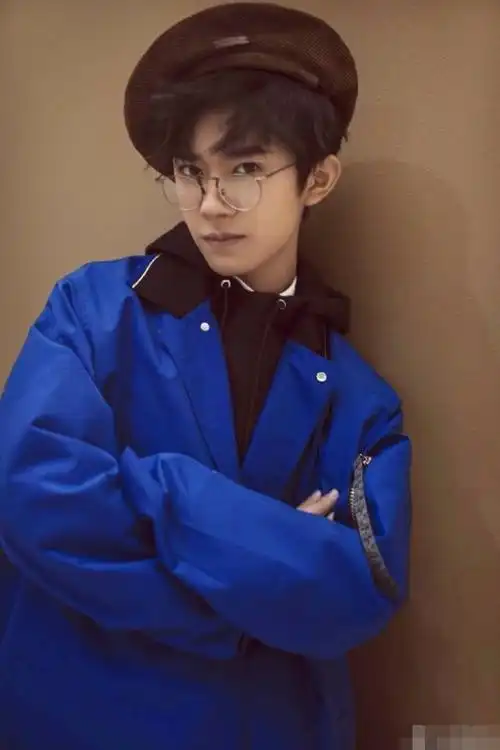 戴着一顶这样的帽子,看起来十分的成熟,十分的帅气,预测易烊千玺的