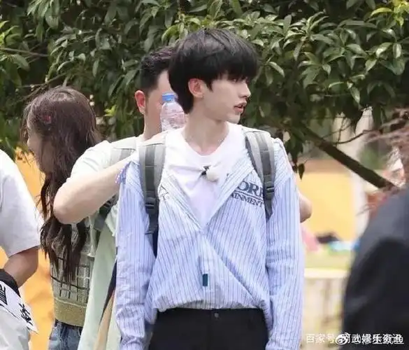 蔡徐坤跑男路透,超可爱!