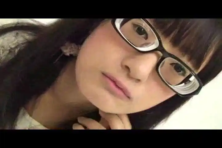 日本瓶底眼镜娘卖萌④