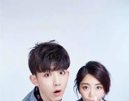 郭俊辰谭松韵默契拍大片