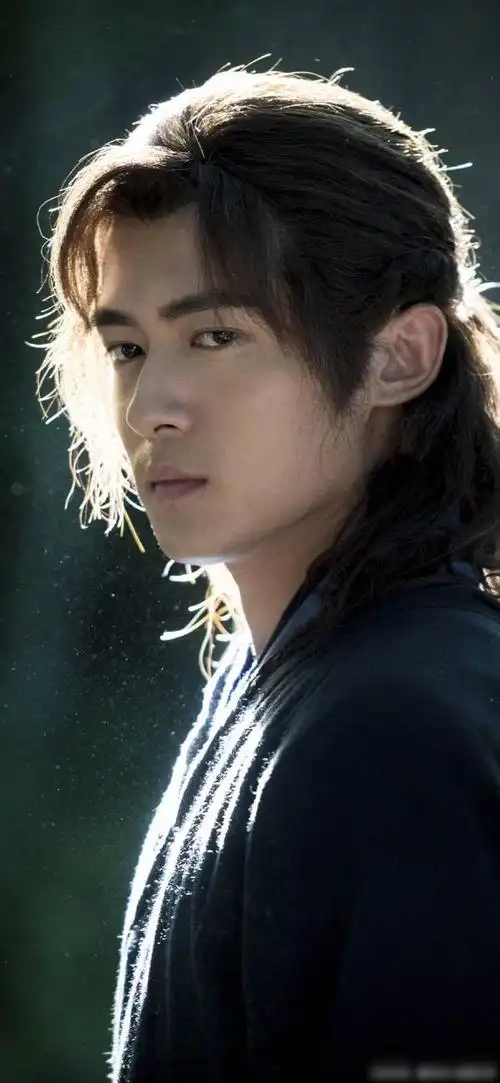 据悉,新版《神雕侠侣》的男主角是佟梦实,这个名字大家应该都不陌生了