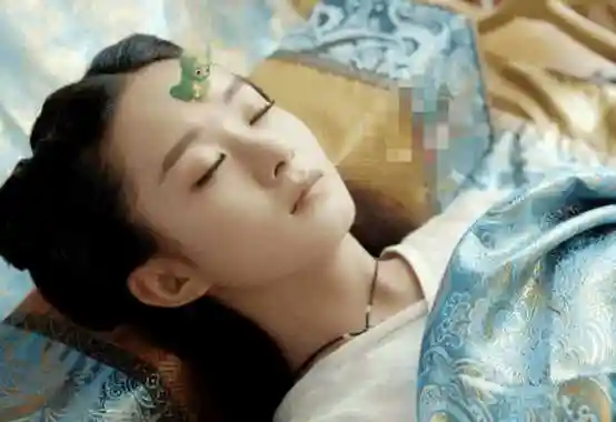 会不会贪睡的颖宝借着这场睡觉的戏码趁机偷偷酣睡了一把呢?