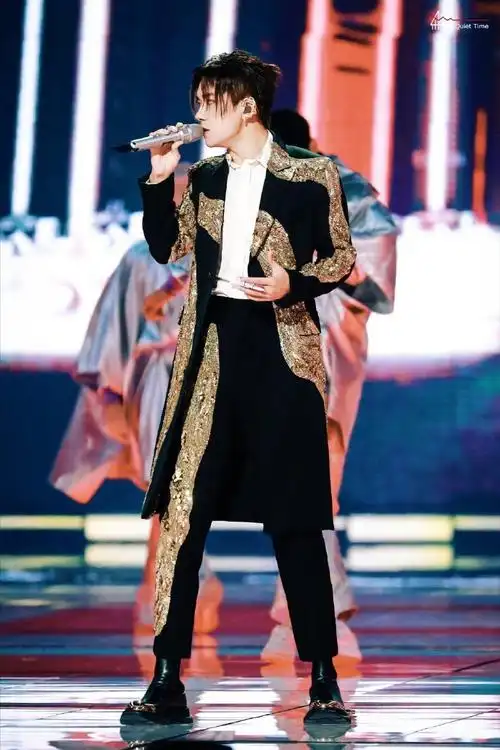 唱歌《精彩才刚刚开始》用户6465302947舞蹈tfboys-易烊千玺刹寂_易烊