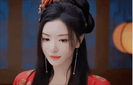 美出新高度!孔雪儿《墨雨云间》吊带红肚兜,网友:好身材藏不住