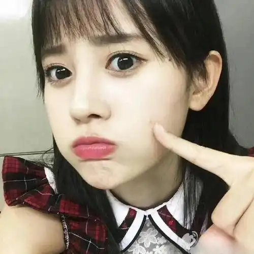 鞠婧祎早期的照片,这在大学生时代,肯定是很多男孩子追求的类型吧