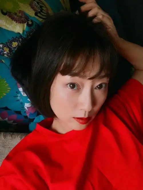 每逢大时大节也是孤独地过,但遇上张茜却让张卫健寂静的人生感到澎湃