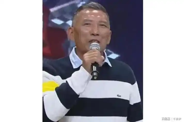 贾文田,湖北襄阳人,湖北宜城国营525厂的广播员,演员贾玲的父亲.