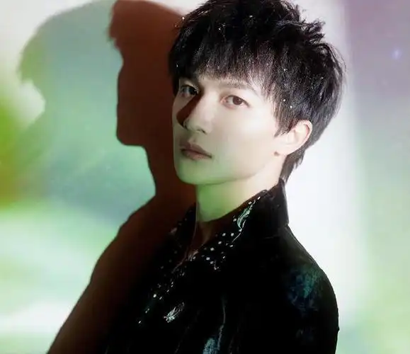 这一次,在联合国大放异彩的周深,向全世界证明了中国的实力