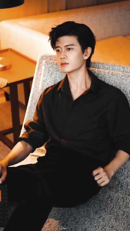 任嘉伦摩登光影大片##任嘉伦十二月将发行新专辑