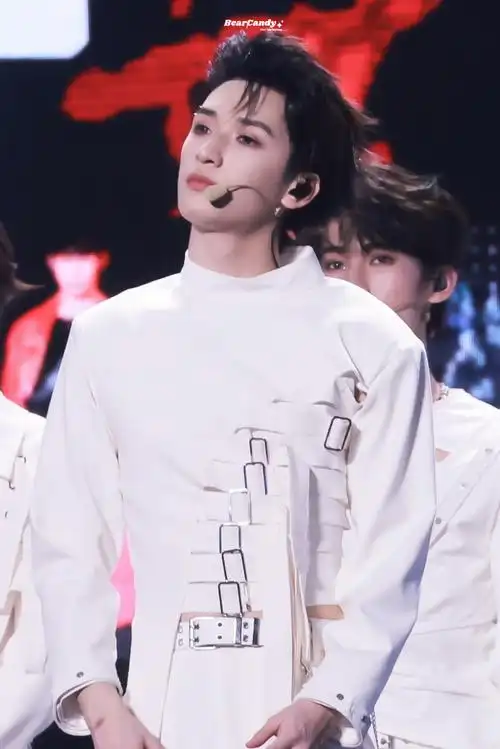 7215·严浩翔超话·#严浩翔叁重楼暨出道四周年演唱会#·@时代