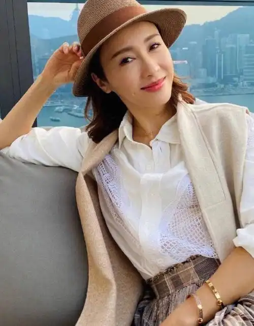 黎姿现在的状态完全不像49