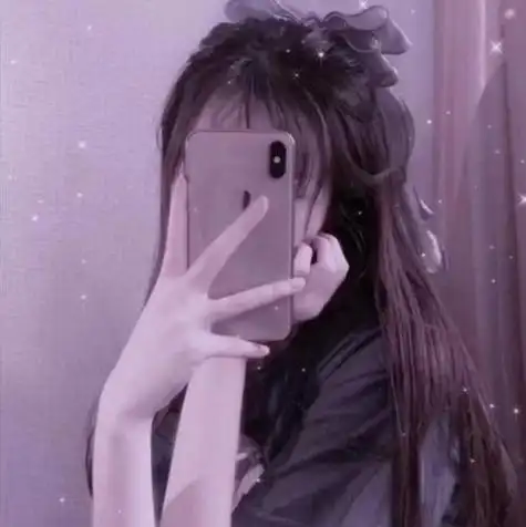 用手机遮脸的女孩子头像